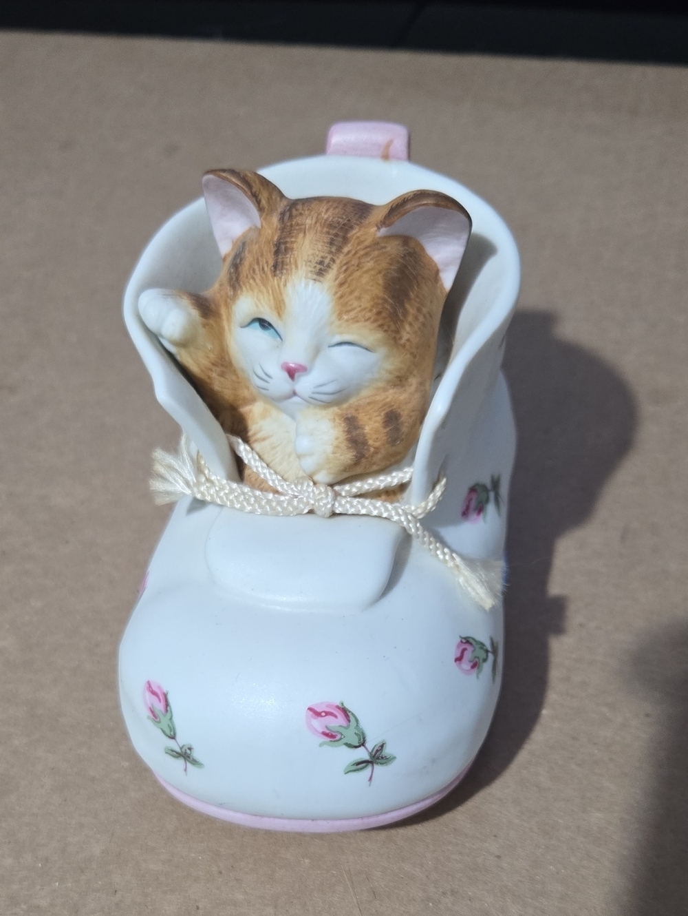 Vintage Cat On A Shoe Mann JAPAN Musical Box